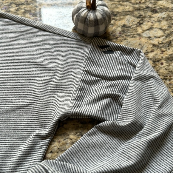 Sketchers long sleeve active wear top - Picture 4 of 5